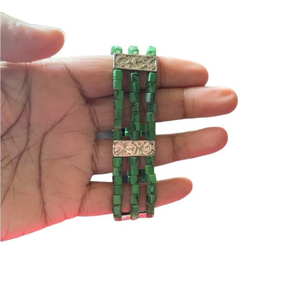 Jade like color jewels and silver tone stretch bracelet - Picture 4 of 5